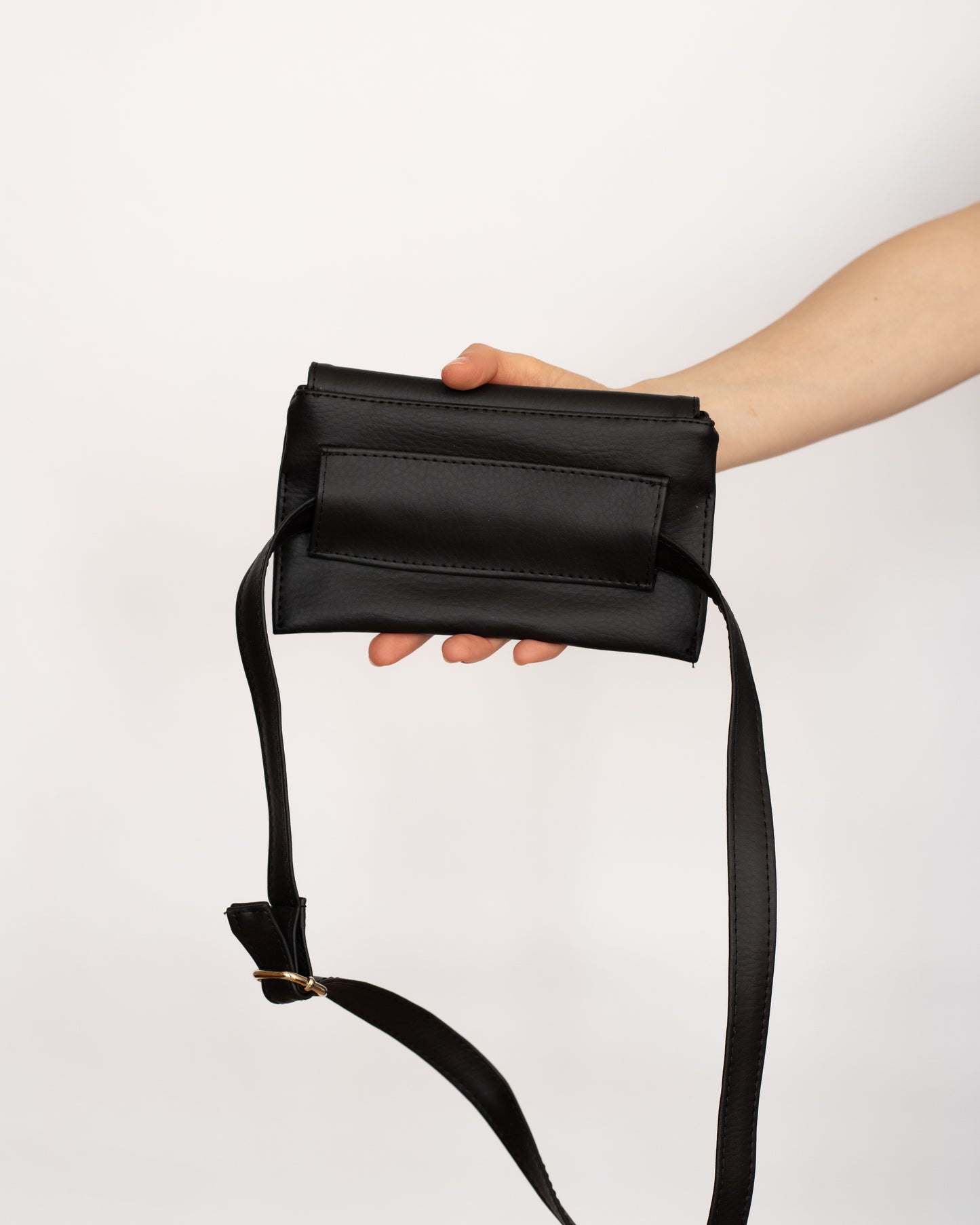 Black Crossbody OUTLET - zoe & co