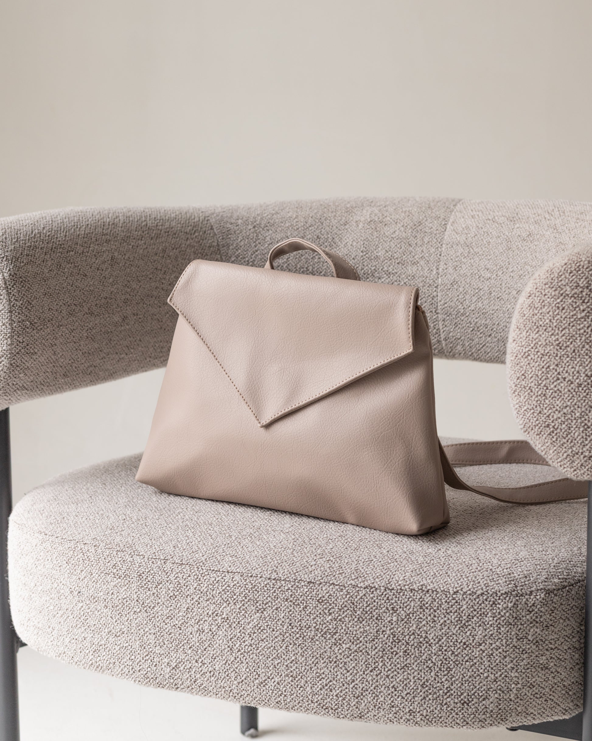 BELLA Tan Shoulder Bag - zoe & co