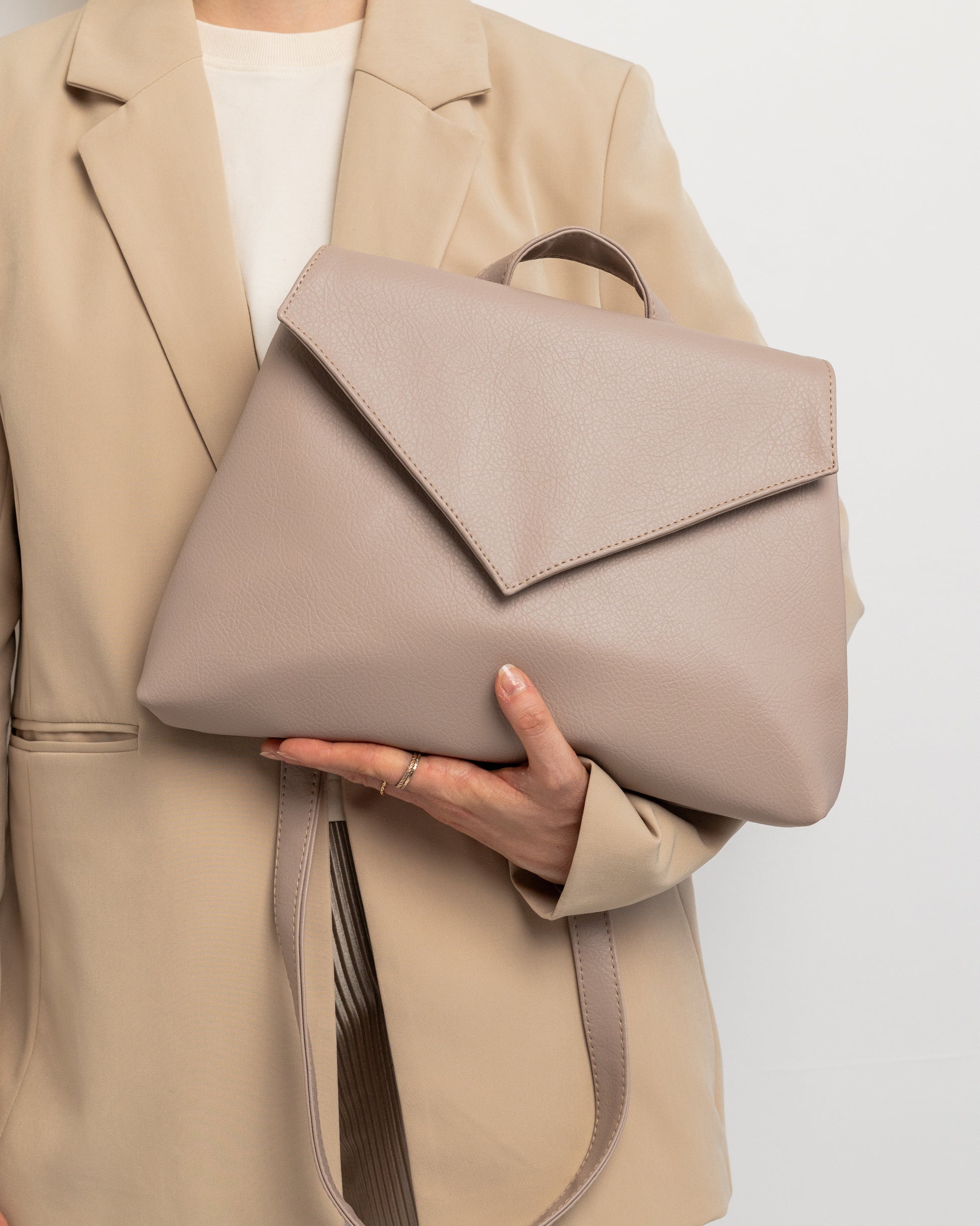 BELLA Tan Shoulder Bag - zoe & co